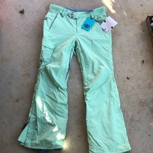 Women’s snowboard pants